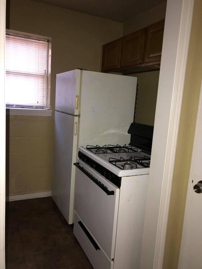 Building Photo - 669 Adams Avenue, Unit 8