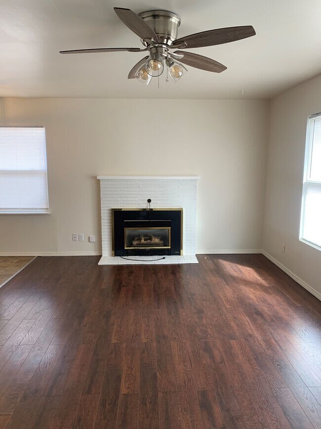 Building Photo - 2 Bedroom House