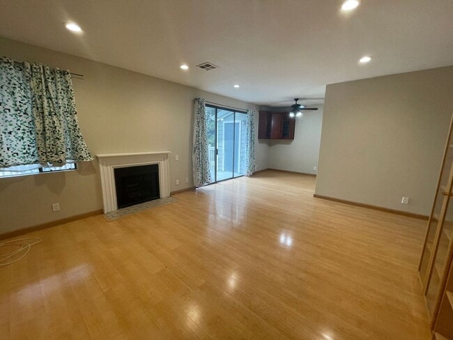 Building Photo - 36992 Meadowbrook Common #201, Fremont, CA...
