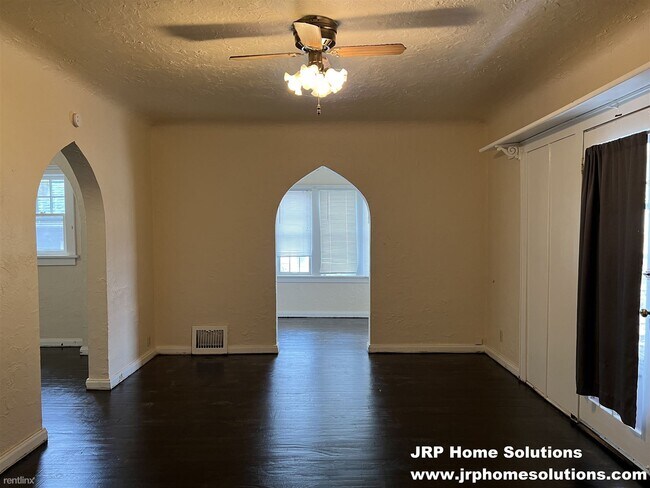 Foto del edificio - 2 br, 1 bath Duplex - 108 S Bowen St Upper