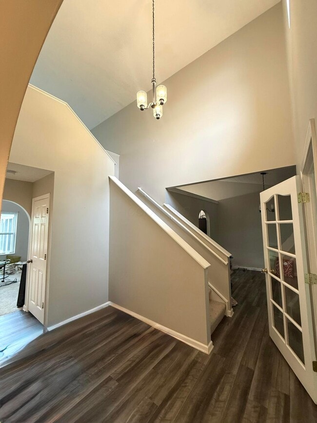 Building Photo - 6370 Bellinger Dr