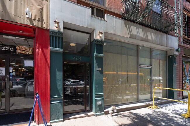Entrada - 464 Columbus Ave