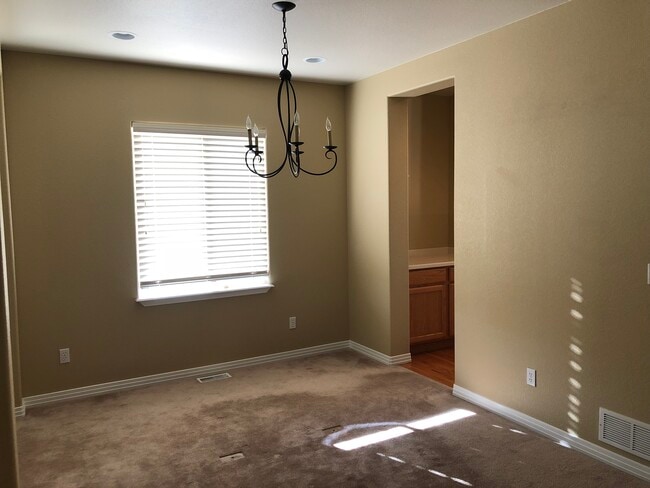 Building Photo - 8472 Roaring Fork Dr