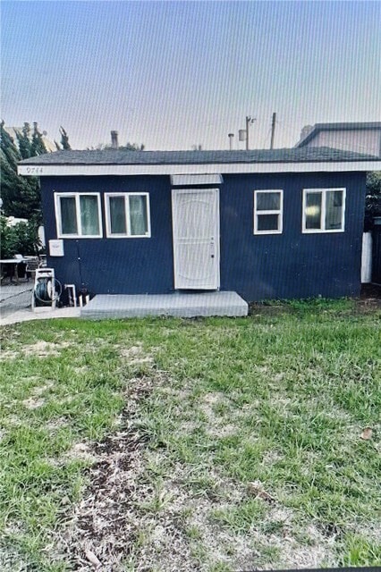 Foto principal - 9744 Charnock Ave