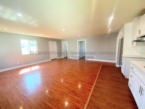 Building Photo - 303 N Townsend Ave