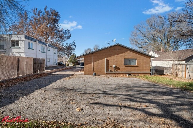 Building Photo - Endearing 2 Bedroom Cedar City Townhome