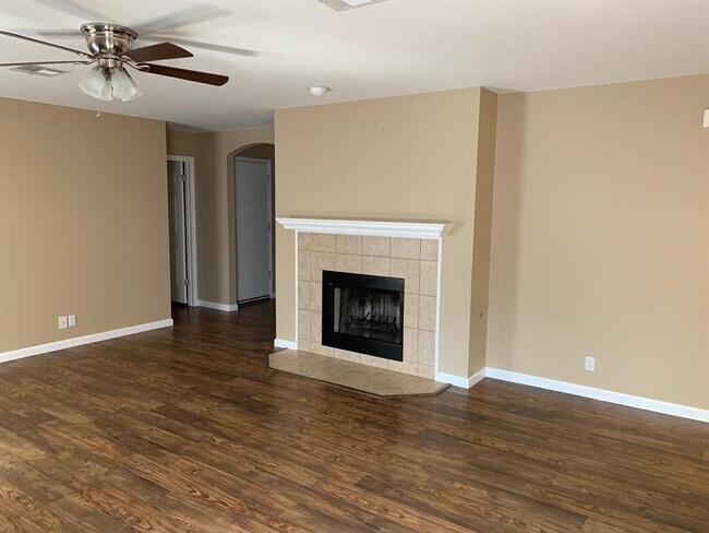 Building Photo - 305 Presidio Dr