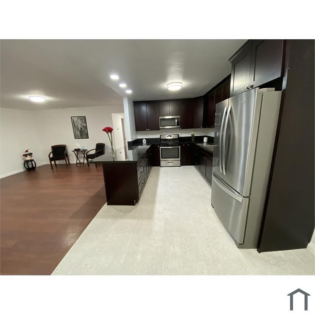 Building Photo - 841 40th St