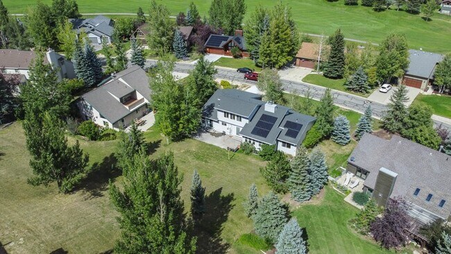 Foto del edificio - 8735 Silver Spur Rd