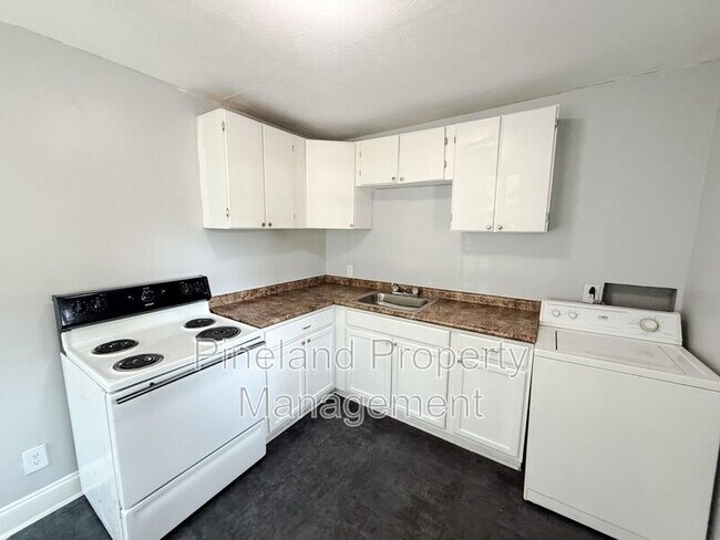 Foto del edificio - 2108 Rogers Dr