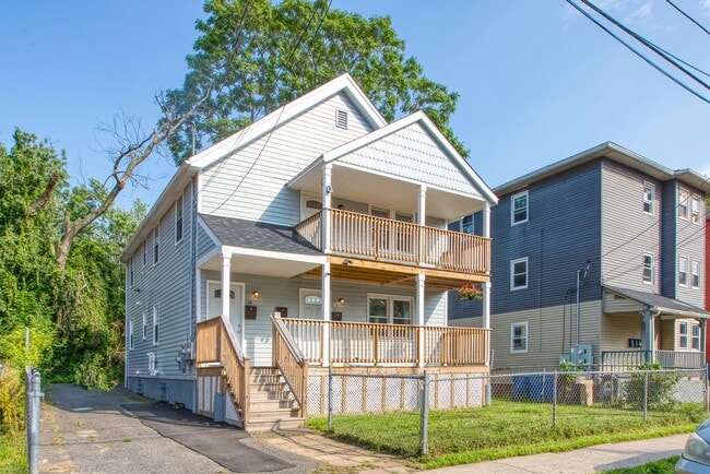 Building Photo - 12 Martin St