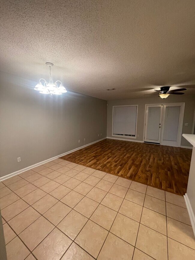 Building Photo - Foxchase Subdivision!