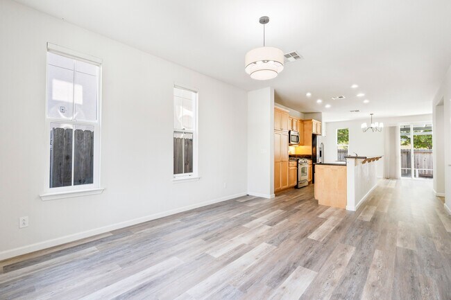 Foto del edificio - 9437 Dunbar Dr