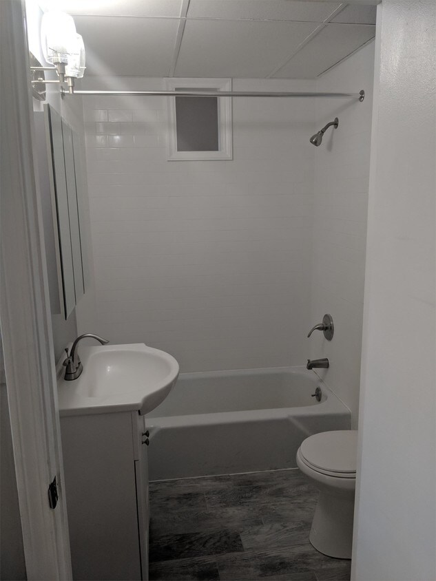 Primary Photo - 20 Willington Ave