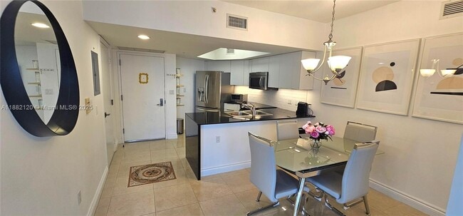Building Photo - 1750 N Bayshore Dr