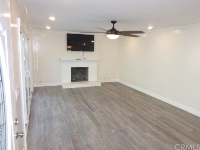 Building Photo - 315 Avenida Del Mar