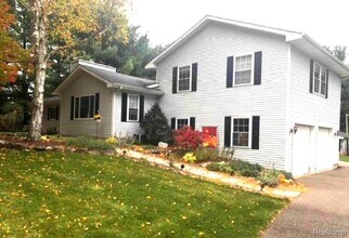 Building Photo - 2860 E Coon Lake Rd