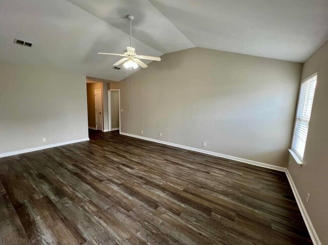 Building Photo - 3 Bed 2 Bath Single Level Home in Blackman...