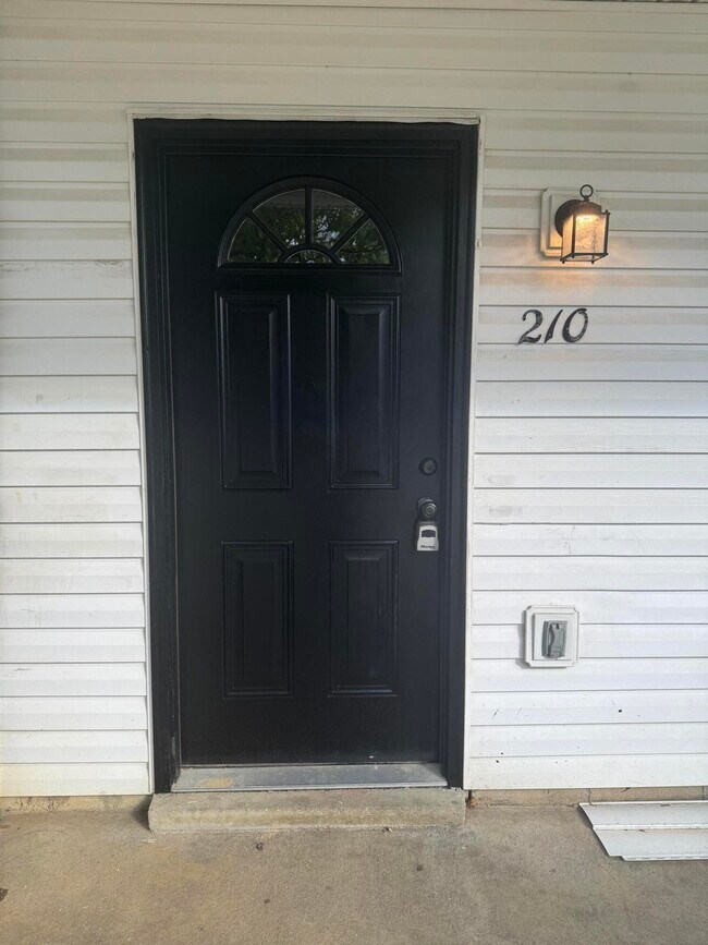 Building Photo - 210 Mousas Way