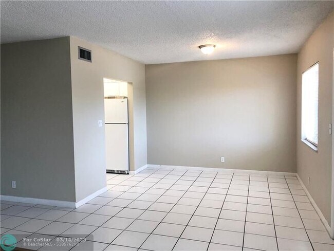 Foto del edificio - 1400 NE 54th St