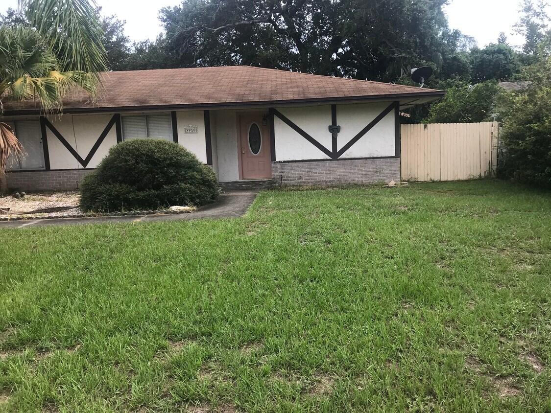 Front - 3910 Arajo Ct