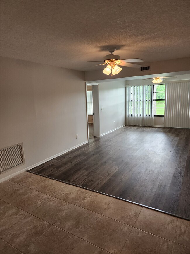 Foto del edificio - 28 Plantation Dr