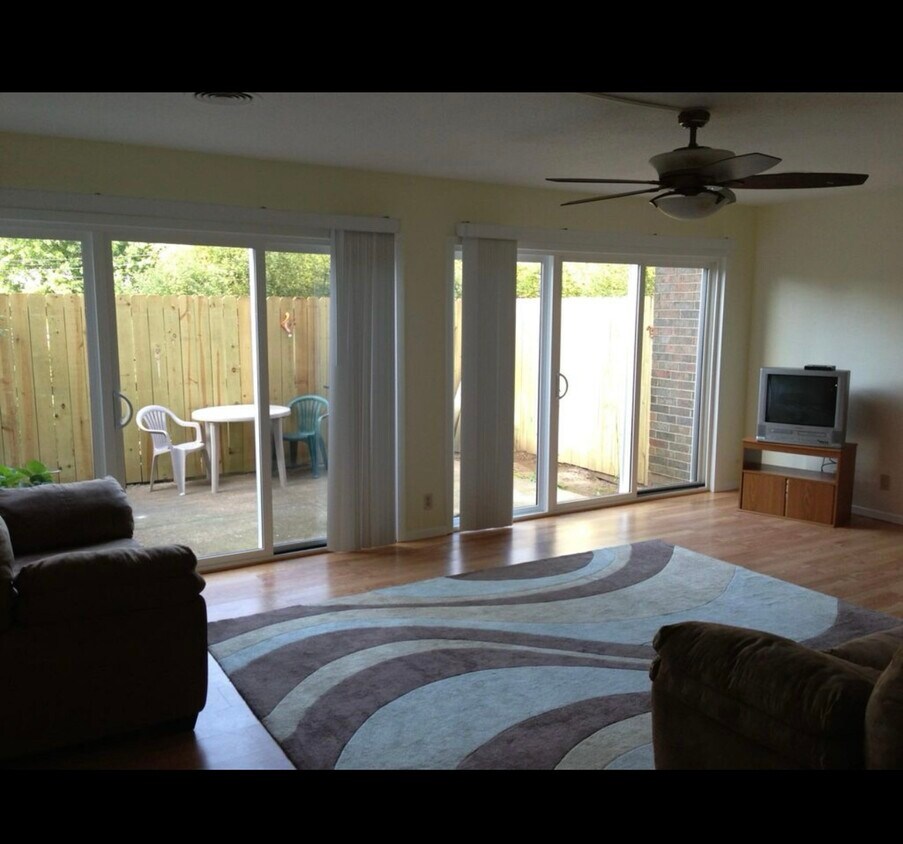 Foto principal - 6617 Poplar Ave
