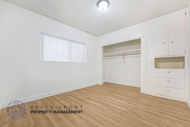 Foto del edificio - 6352 Cedar Street