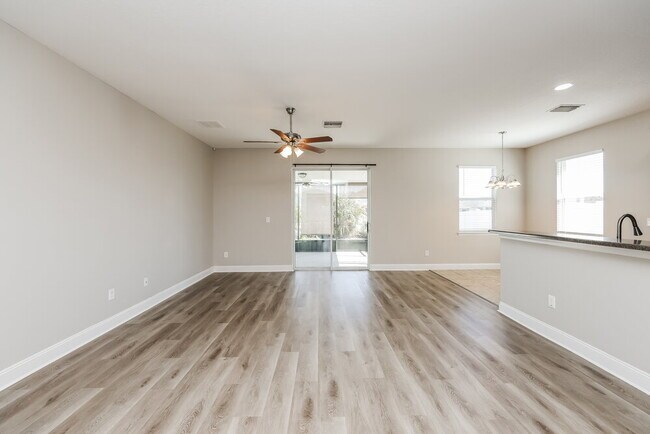 Foto del edificio - 568 Vista Ridge Dr