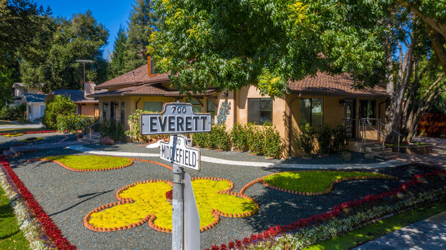 Foto del edificio - 715 Everett Ave