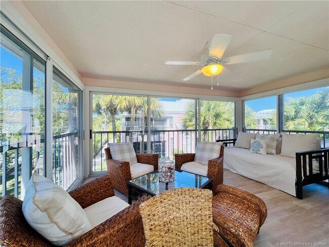 Building Photo - 411 NE Plantation Rd