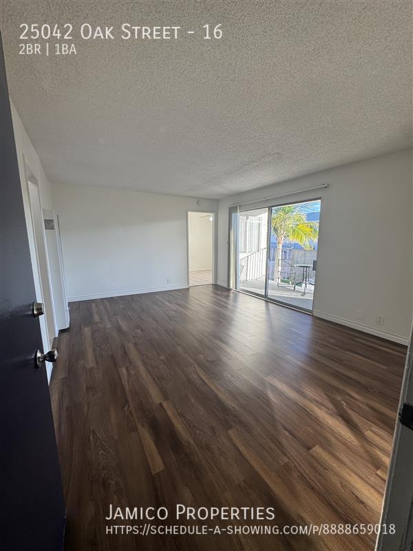 Foto del edificio - 25042 Oak St