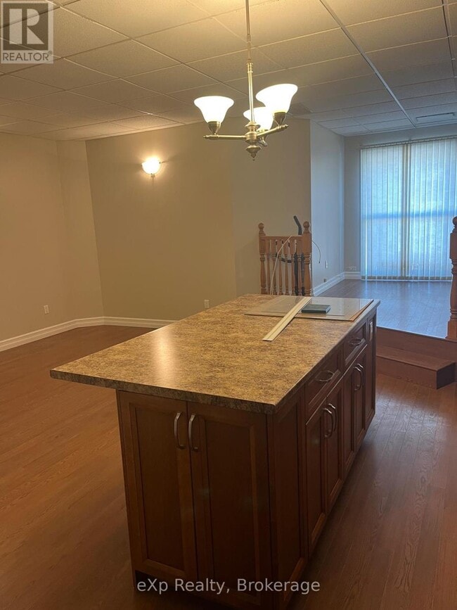 Photo du bâtiment - 807 Queen St