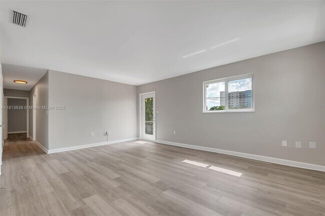 Foto del edificio - 2845 SW 24th St