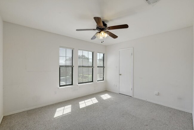 Building Photo - 400 Masonwood Dr