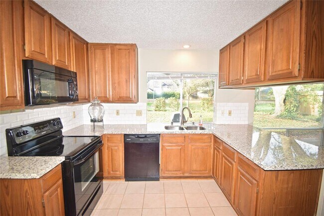 Foto del edificio - 3431 Stillwater Ln