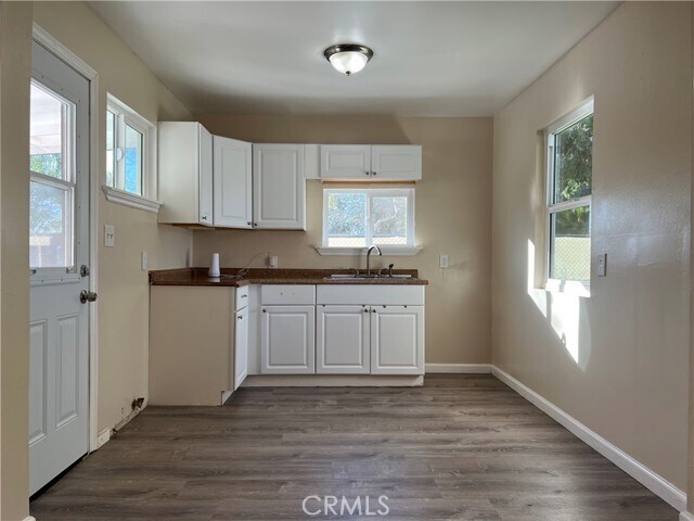 Foto principal - 5147 Bain St