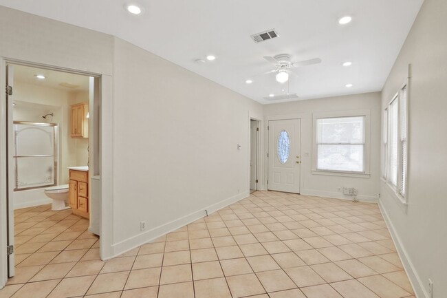 Foto del edificio - 2723 E 8th St