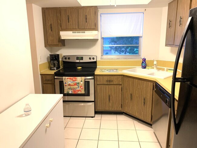 Building Photo - 18081 SE Country Club Dr