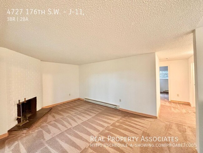 Building Photo - Spacious 3-Bedroom Condo with Fireplace, P...