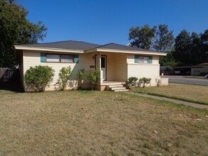 Building Photo - 601 Westview Dr Building Photo - 601 Westview Dr