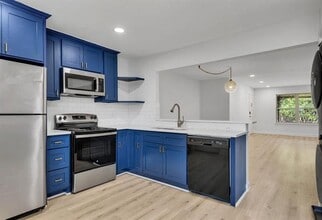 Building Photo - 7718 Royal Ln