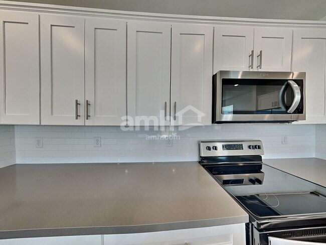 Foto del edificio - 284 Yasmin Daylily Pl