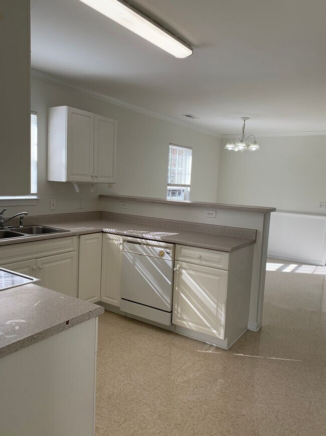 Foto del edificio - 3 Bedroom 2 Bath House on Victory Gardens ...