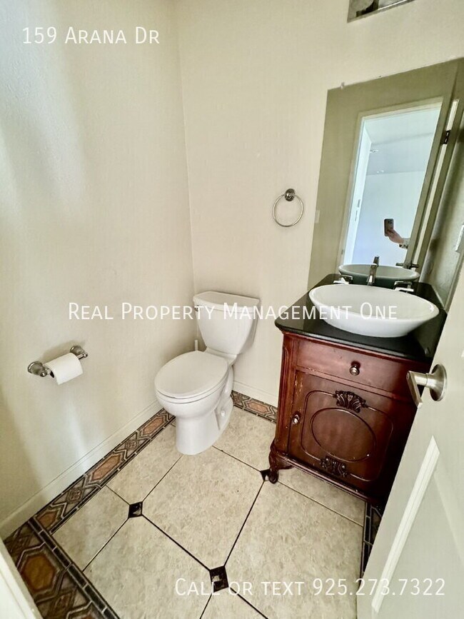 Foto del edificio - 159 Arana Dr