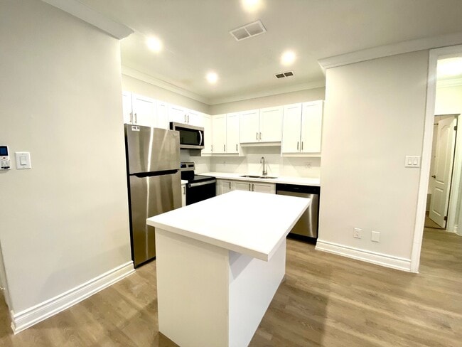 Photo du bâtiment - 2 Bed - 112 St Joes