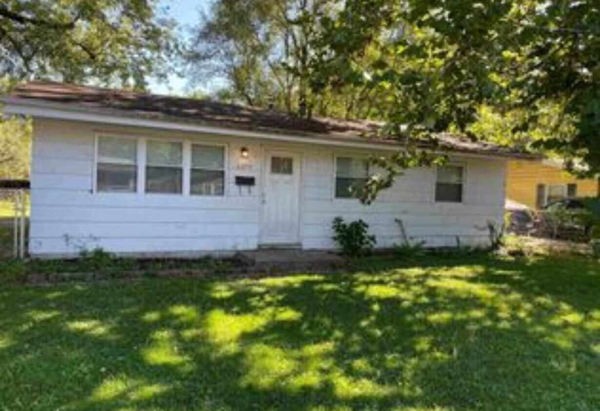 Primary Photo - 2270 E Laurel St