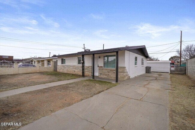 Building Photo - 5316 Saxon Dr