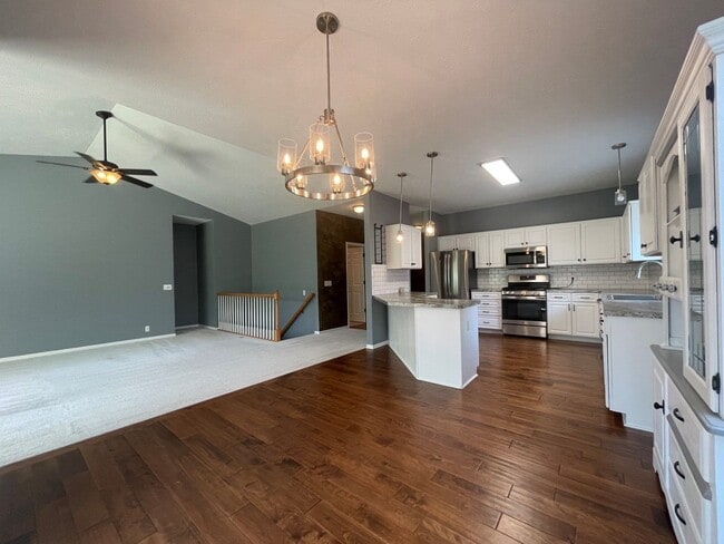 Building Photo - Home For Rent Papillion