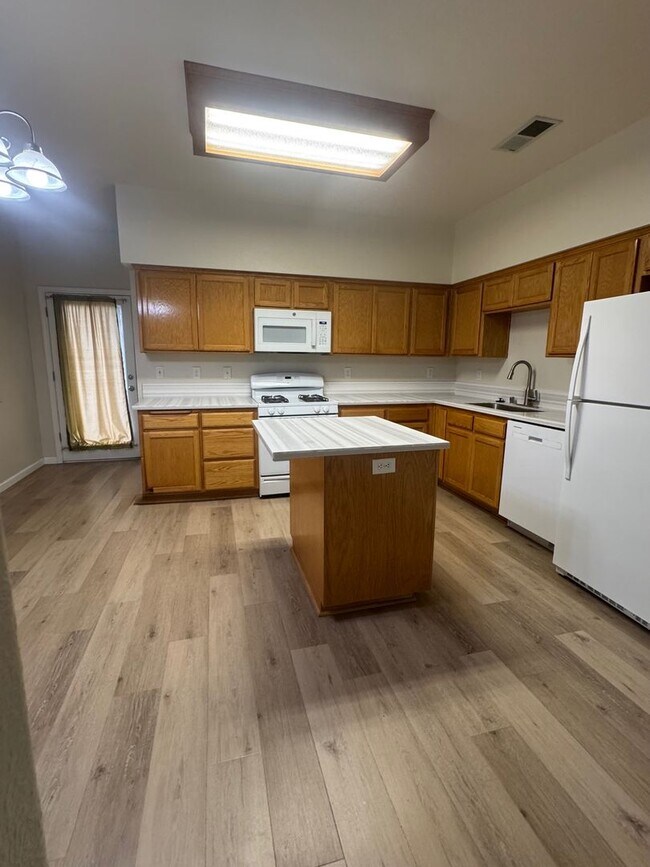 Foto del edificio - Fantastic 3 Bedroom, 2.5 Bath Townhouse!